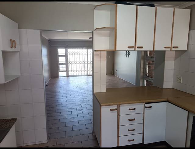 3 BEDROOM SIMPLEX RENTED IN ATHLONE PARK